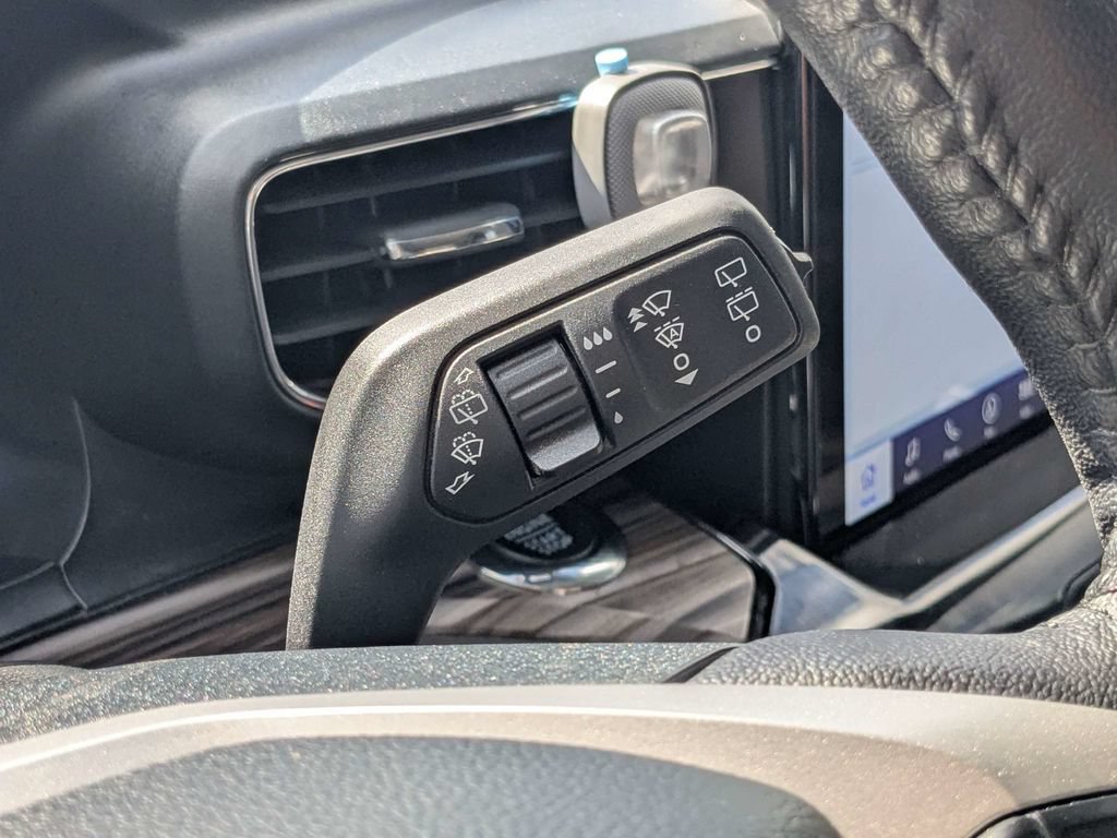 Used 2024 Ford Explorer Limited w/ Limited Technology Package RWD image 28