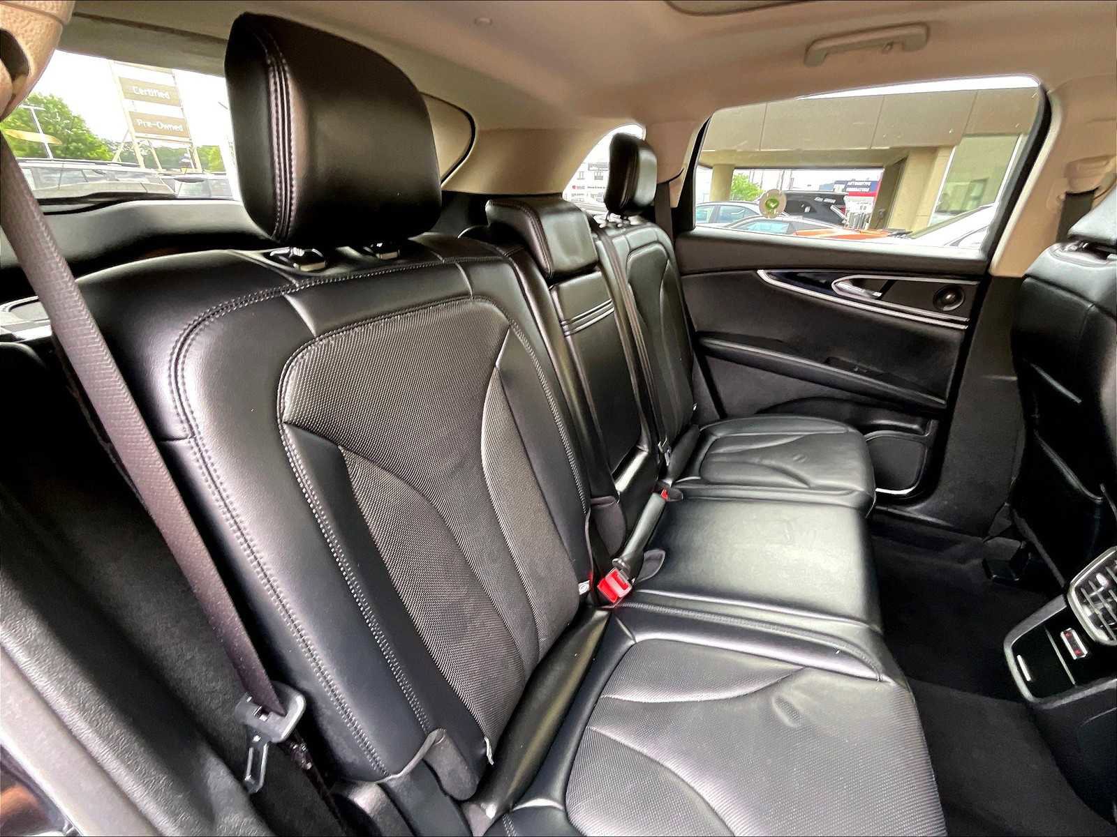 Used 2022 Lincoln Nautilus Reserve image 16