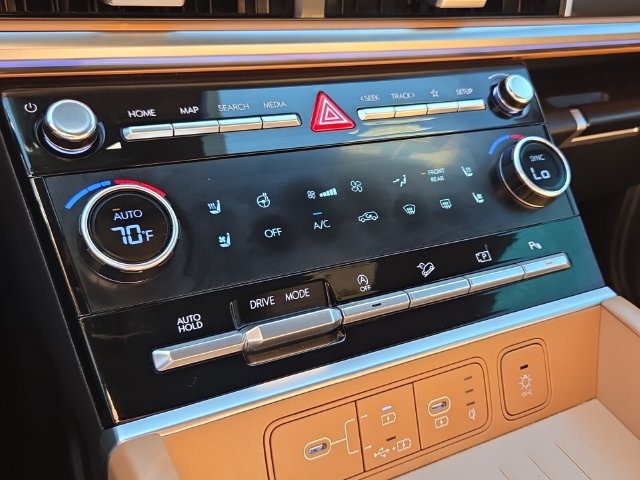 Used 2025 Hyundai Santa Fe Limited FWD image 29