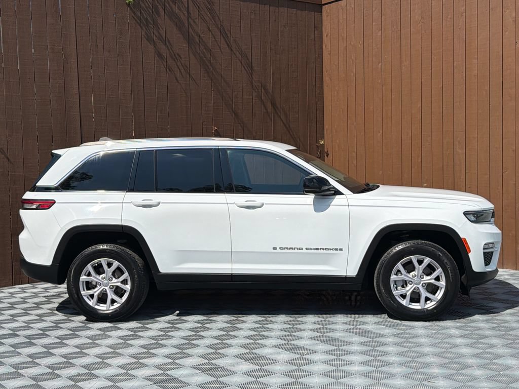 Used 2022 Jeep Grand Cherokee Limited RWD image 15