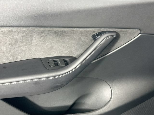 Used 2022 Tesla Model Y Long Range AWD/4WD image 21