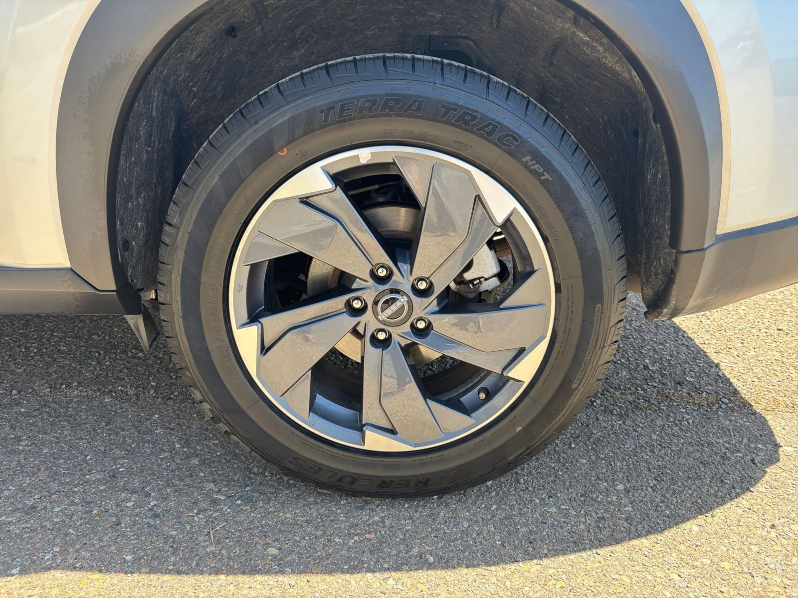 Used 2025 Nissan Rogue SV FWD image 32