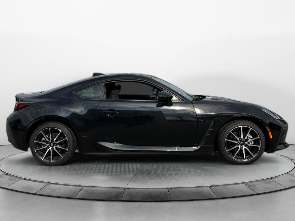 Used 2024 Toyota GR86 RWD image 8