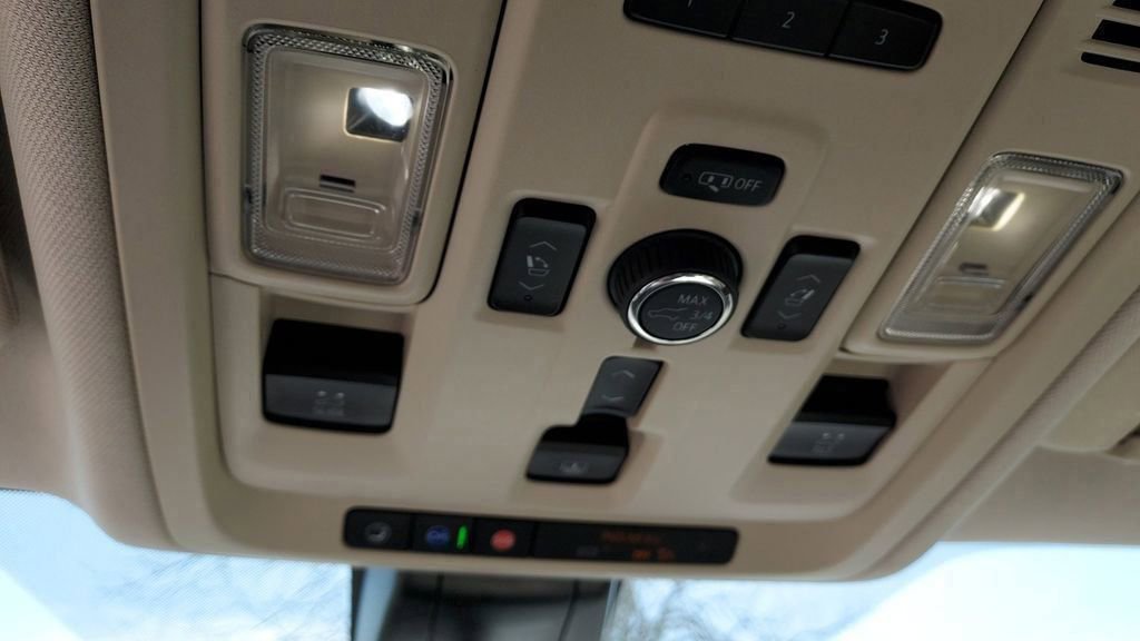 Used 2022 GMC Yukon XL Denali w/ Denali Premium Package image 18