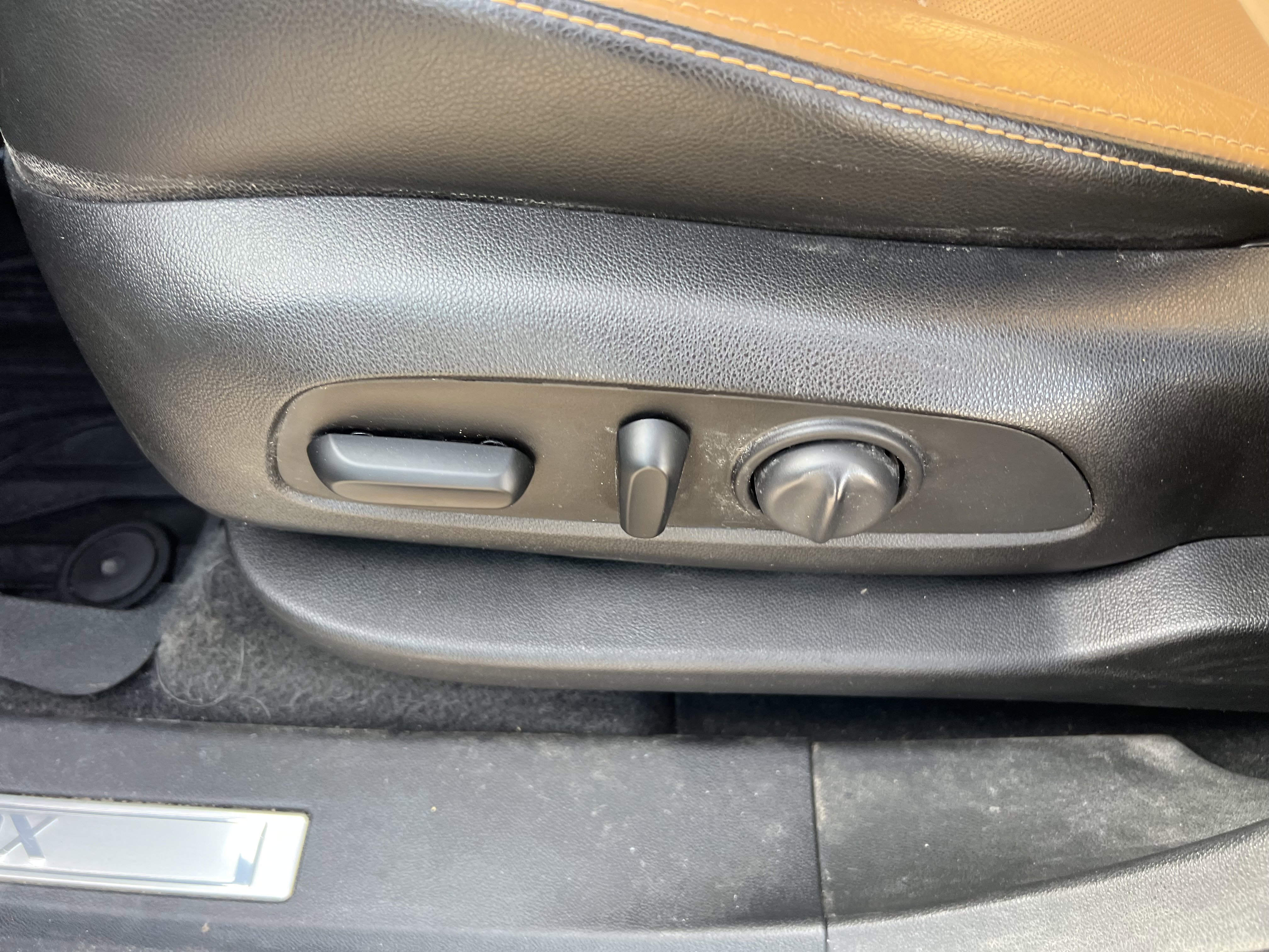 Used 2020 Chevrolet Equinox Premier image 17