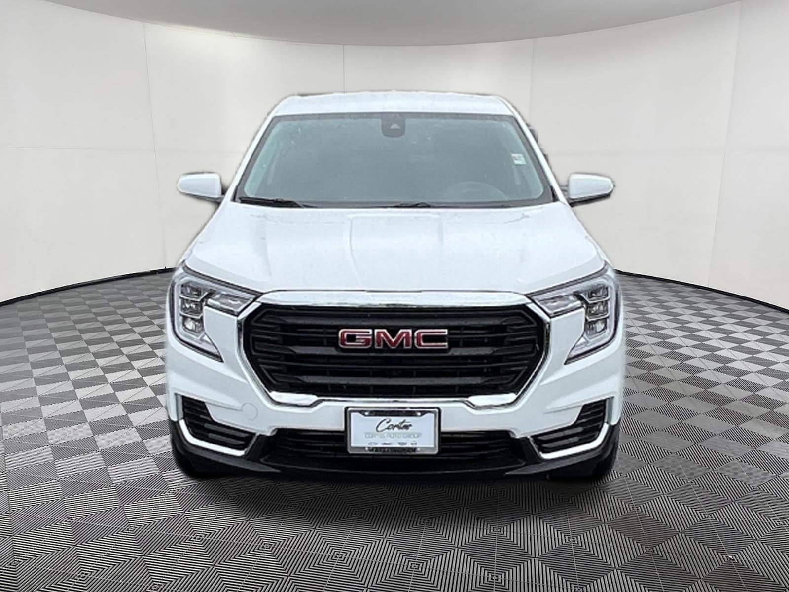 Used 2024 GMC Terrain SLE FWD image 2