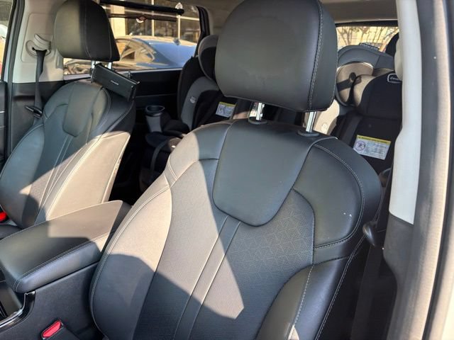 Certified 2023 Kia Sorento SX FWD image 9
