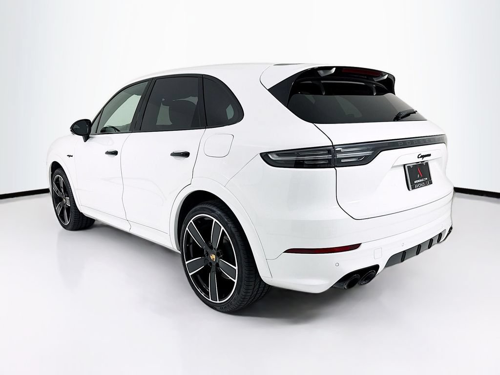 Certified 2023 Porsche Cayenne Platinum Edition AWD/4WD image 3