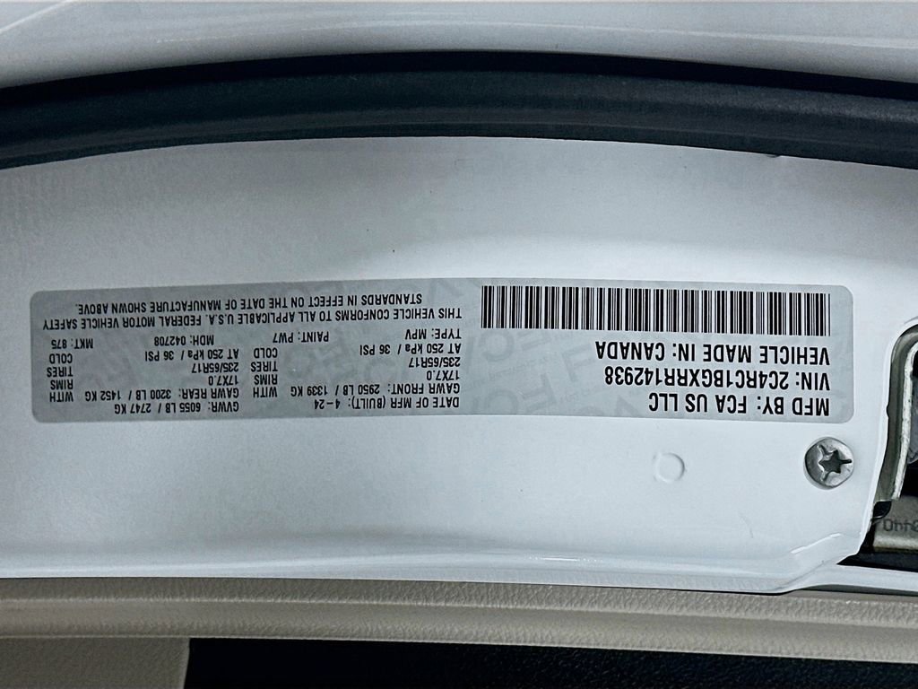 Used 2024 Chrysler Pacifica Touring-L image 37