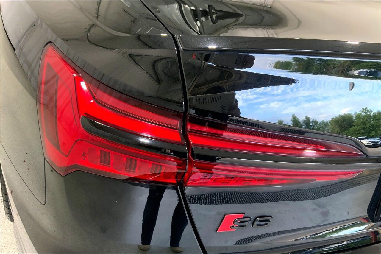 Used 2022 Audi S6 Premium Plus w/ S Sport Package AWD/4WD image 29