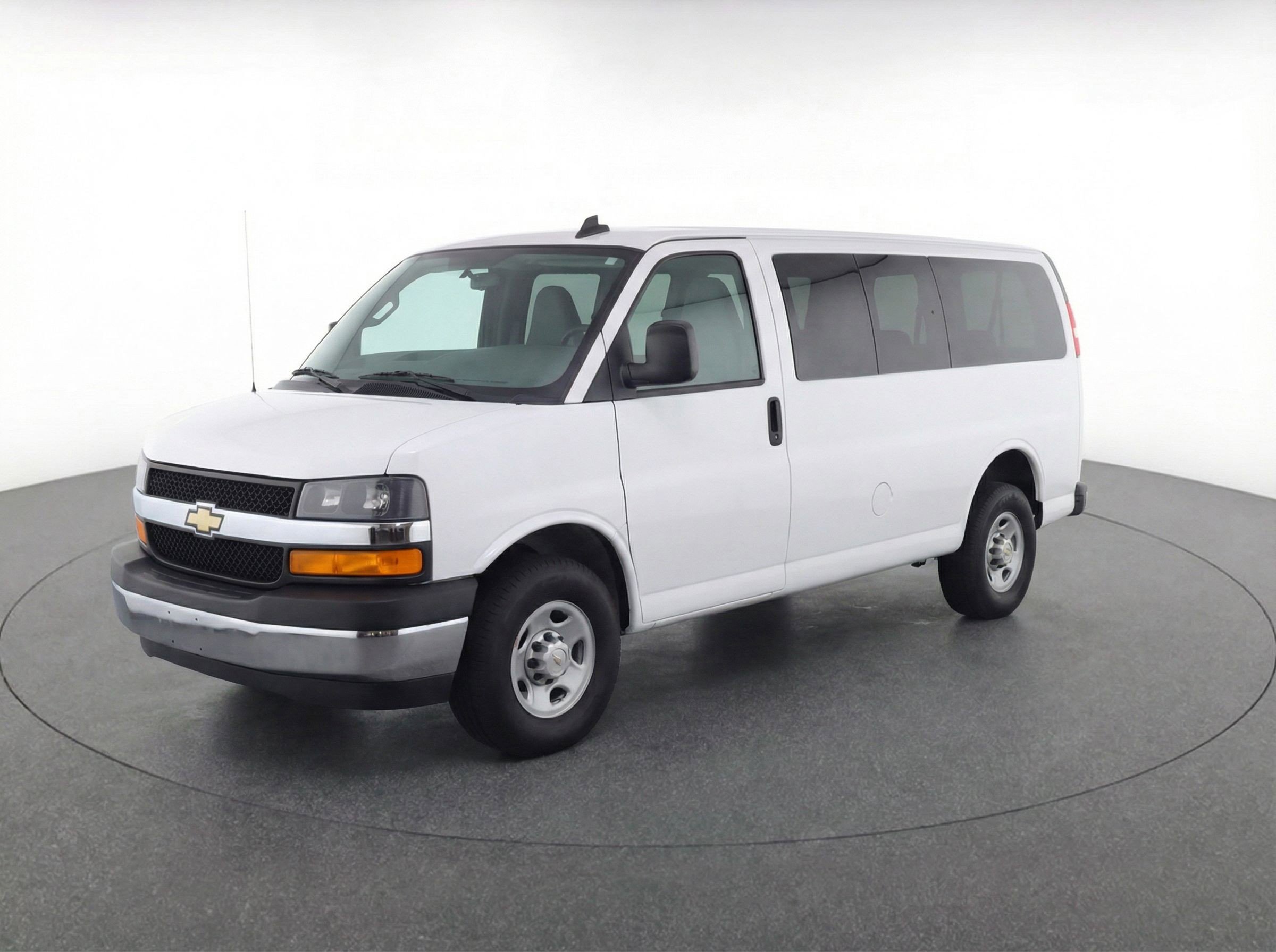 Used 2025 Chevrolet Express 3500 LT w/ LT Preferred Equipment Group image 3