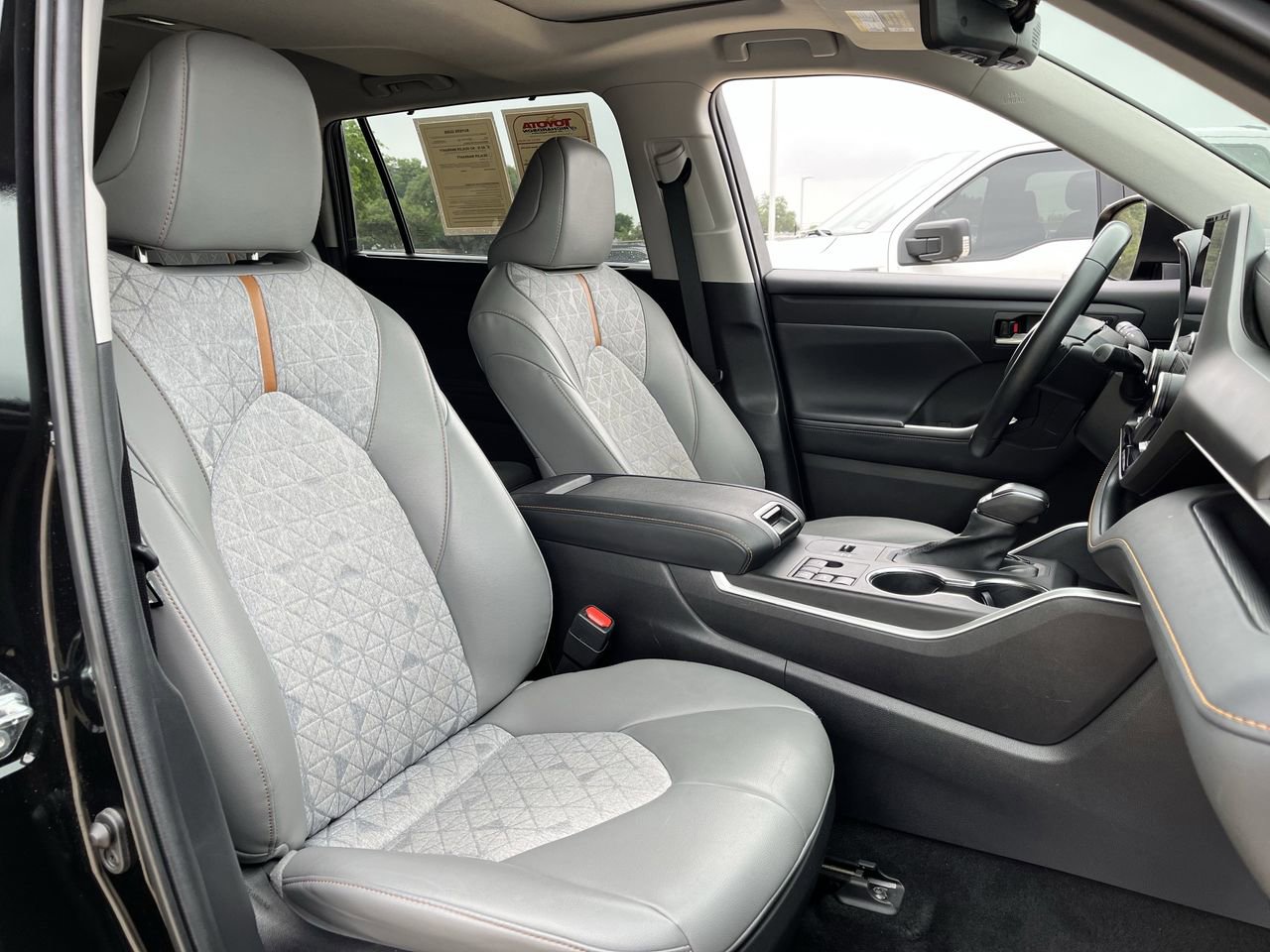 Used 2023 Toyota Highlander Bronze Edition FWD image 25