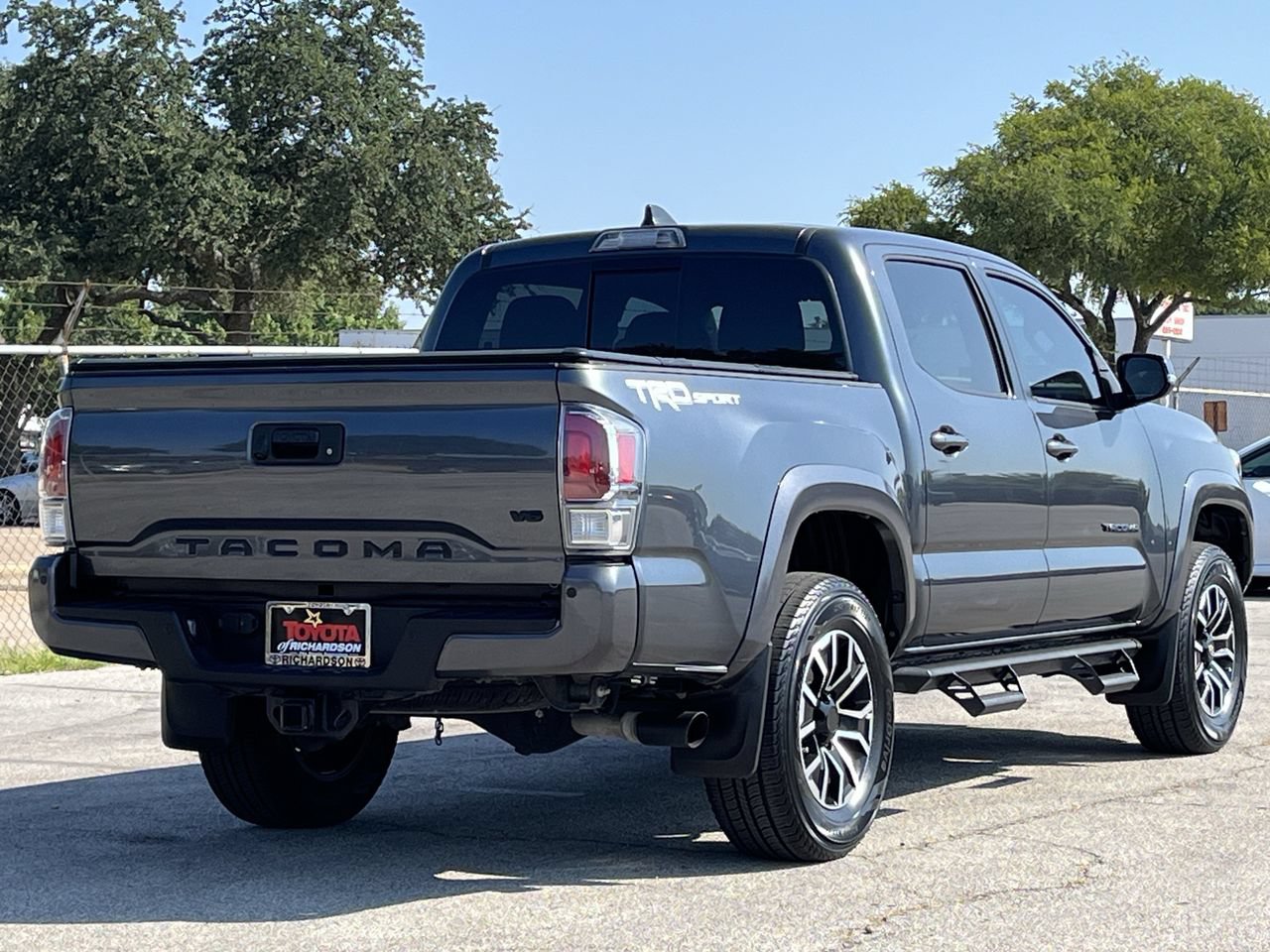 Used 2022 Toyota Tacoma TRD Sport w/ Technology Package RWD image 4