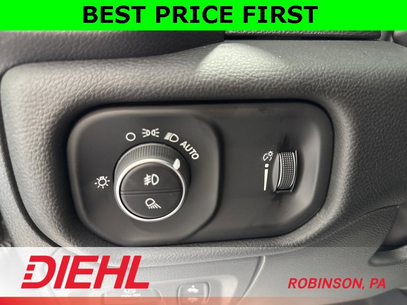 New 2026 RAM 1500 4x4 Crew Cab image 24