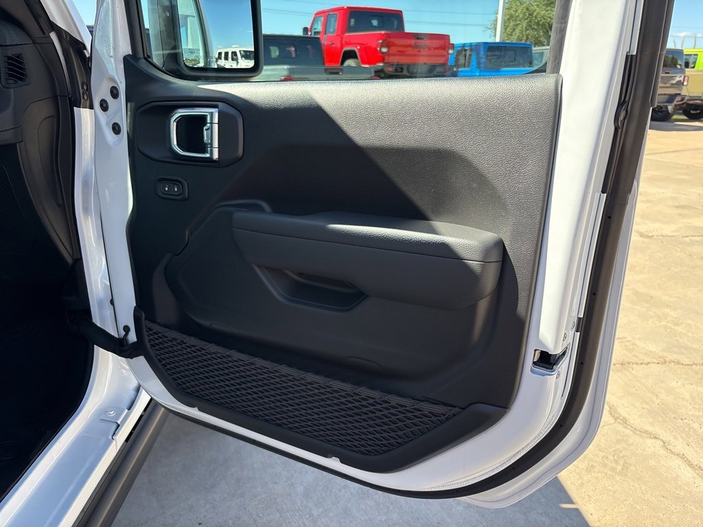 New 2025 Jeep Gladiator Rubicon w/ Convenience Group image 25