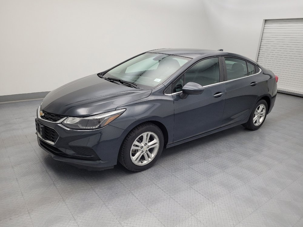 Used 2017 Chevrolet Cruze LT FWD image 2