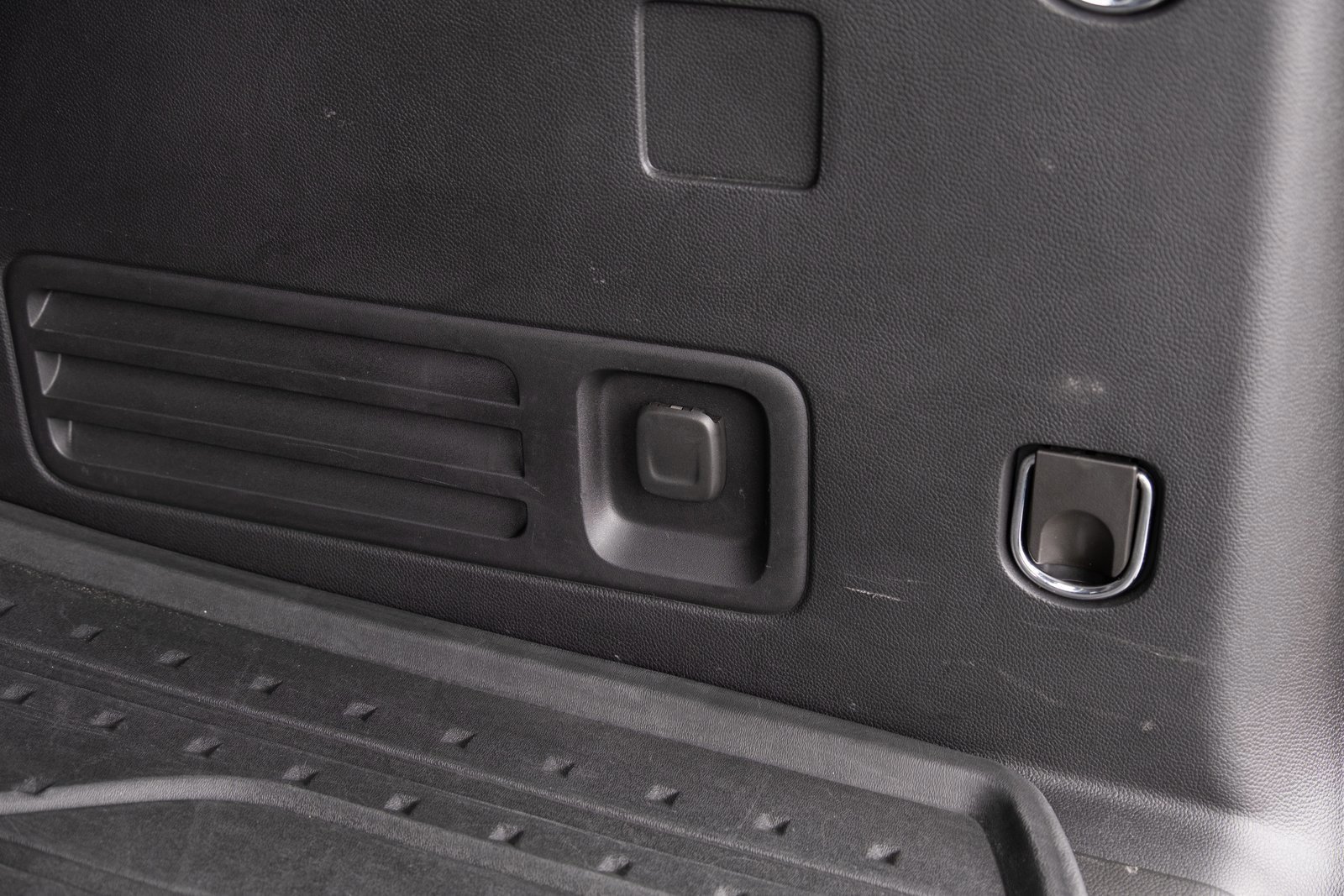 Used 2021 Chevrolet Traverse LS image 19