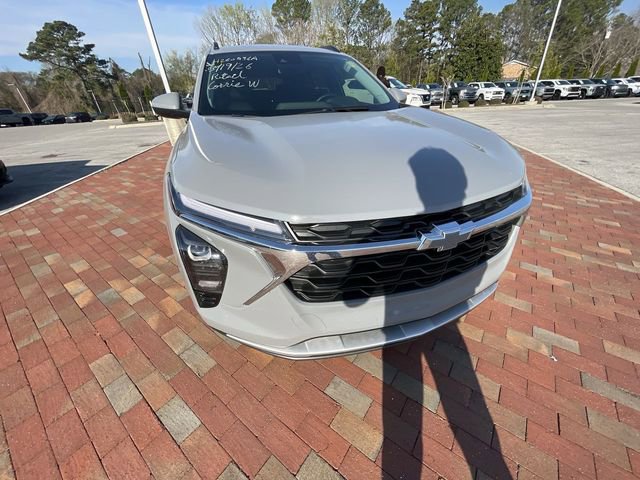 Used 2025 Chevrolet Trax LT w/ Driver Confidence Package image 23