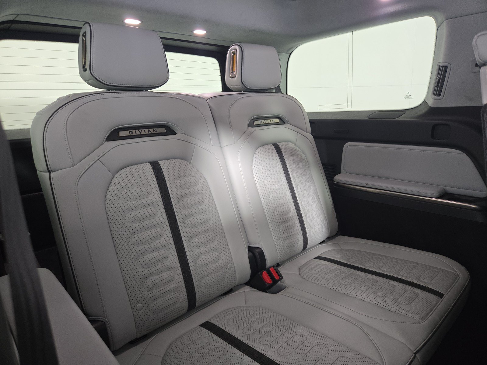 Used 2024 Rivian R1S Adventure AWD/4WD image 25