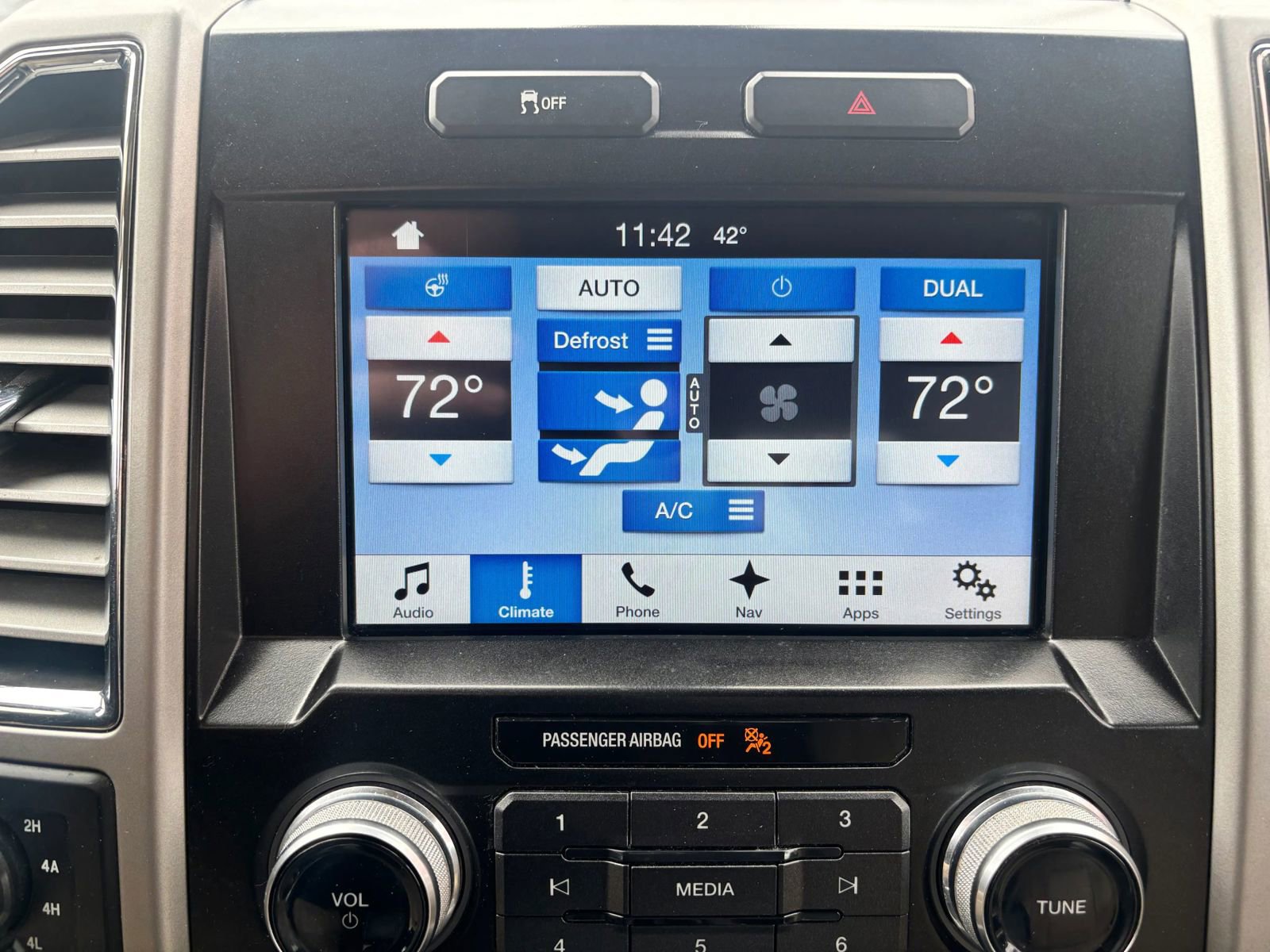 Used 2016 Ford F150 Lariat w/ Equipment Group 502A Luxury image 22