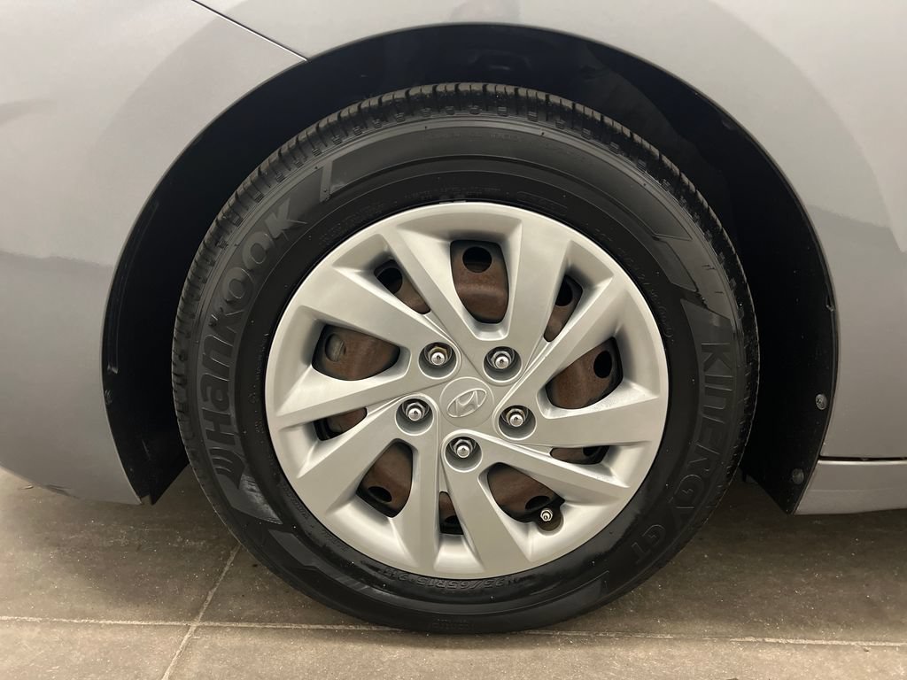Used 2019 Hyundai Elantra SE FWD image 29