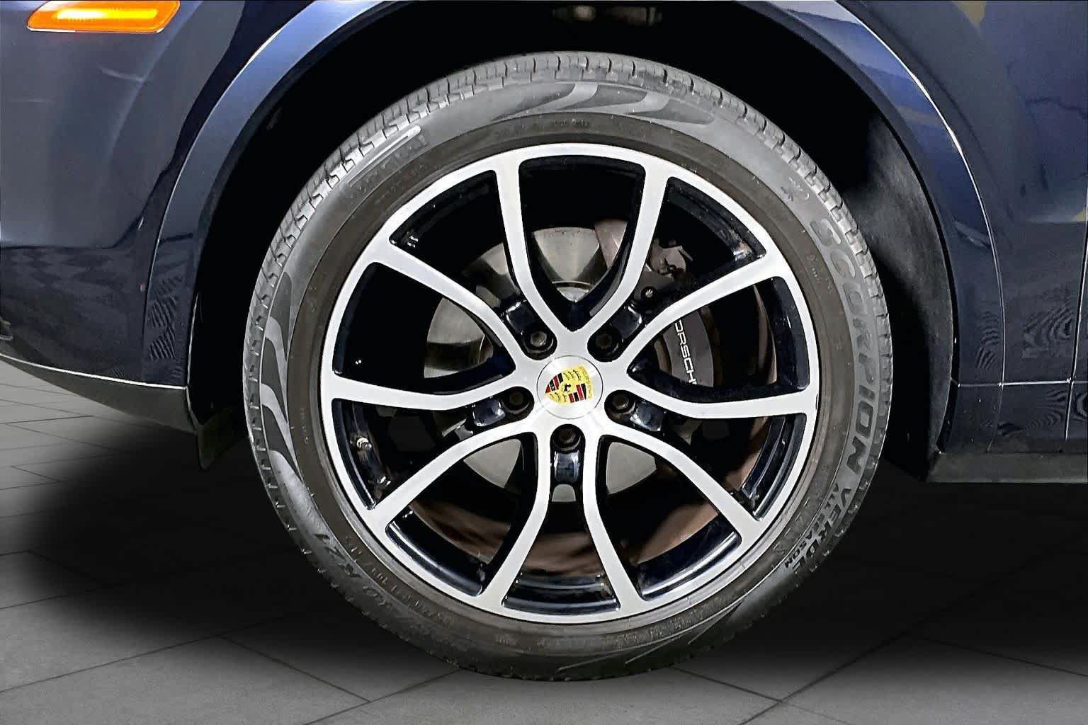 Used 2020 Porsche Cayenne AWD/4WD image 10