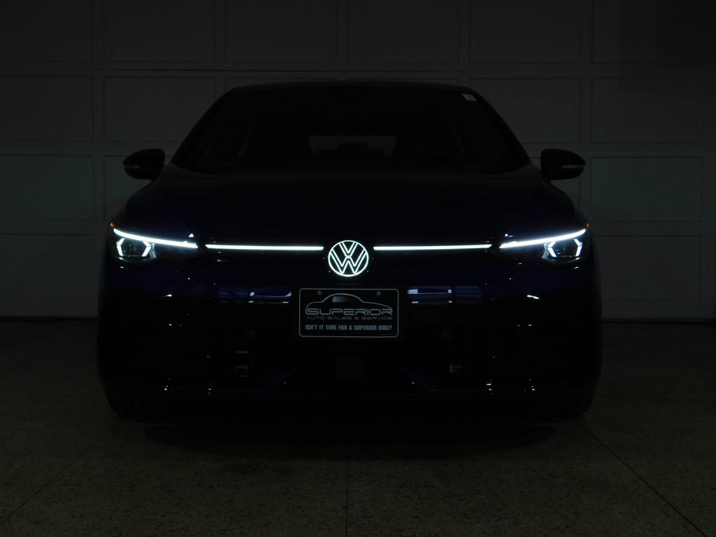 Used 2025 Volkswagen Golf R Black Edition image 15