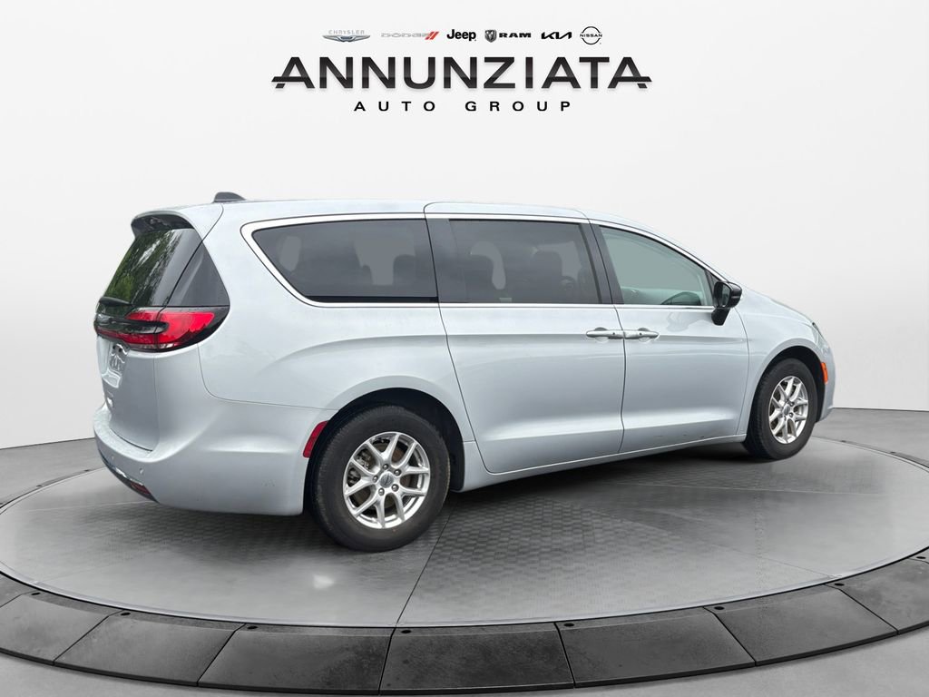 Certified 2024 Chrysler Pacifica Touring-L image 5