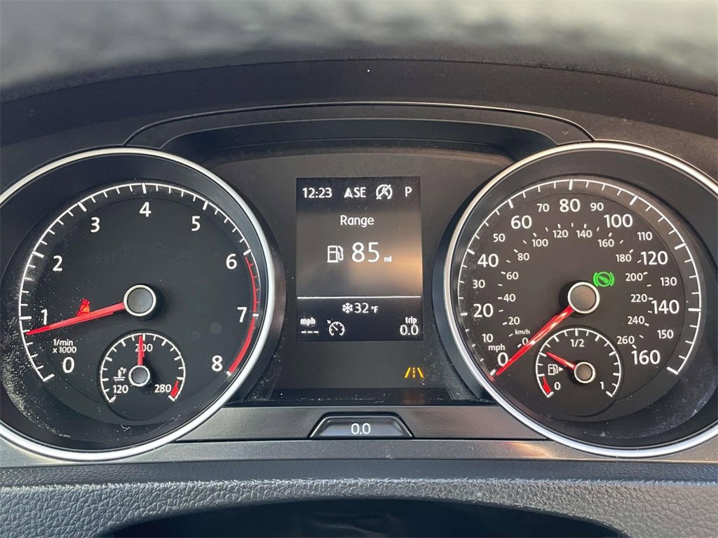 Used 2019 Volkswagen Golf SE image 21