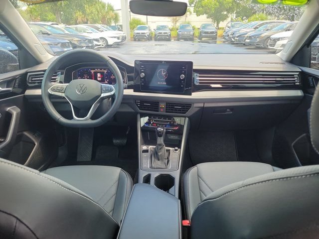 Certified 2025 Volkswagen Jetta SEL FWD image 2
