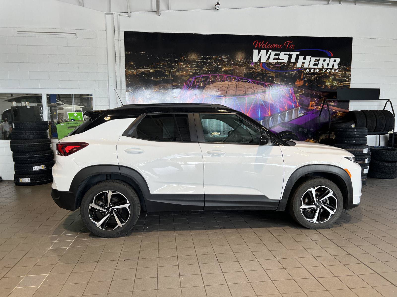Used 2023 Chevrolet TrailBlazer RS w/ Convenience Package FWD image 8