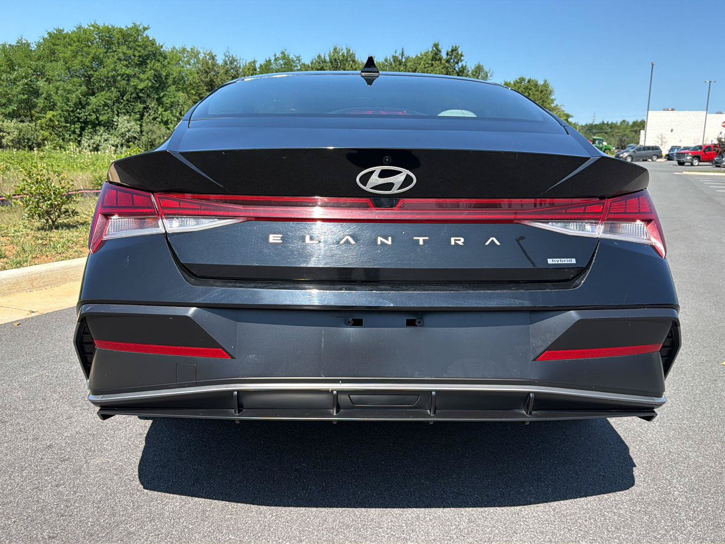 Used 2025 Hyundai Elantra Limited FWD image 2