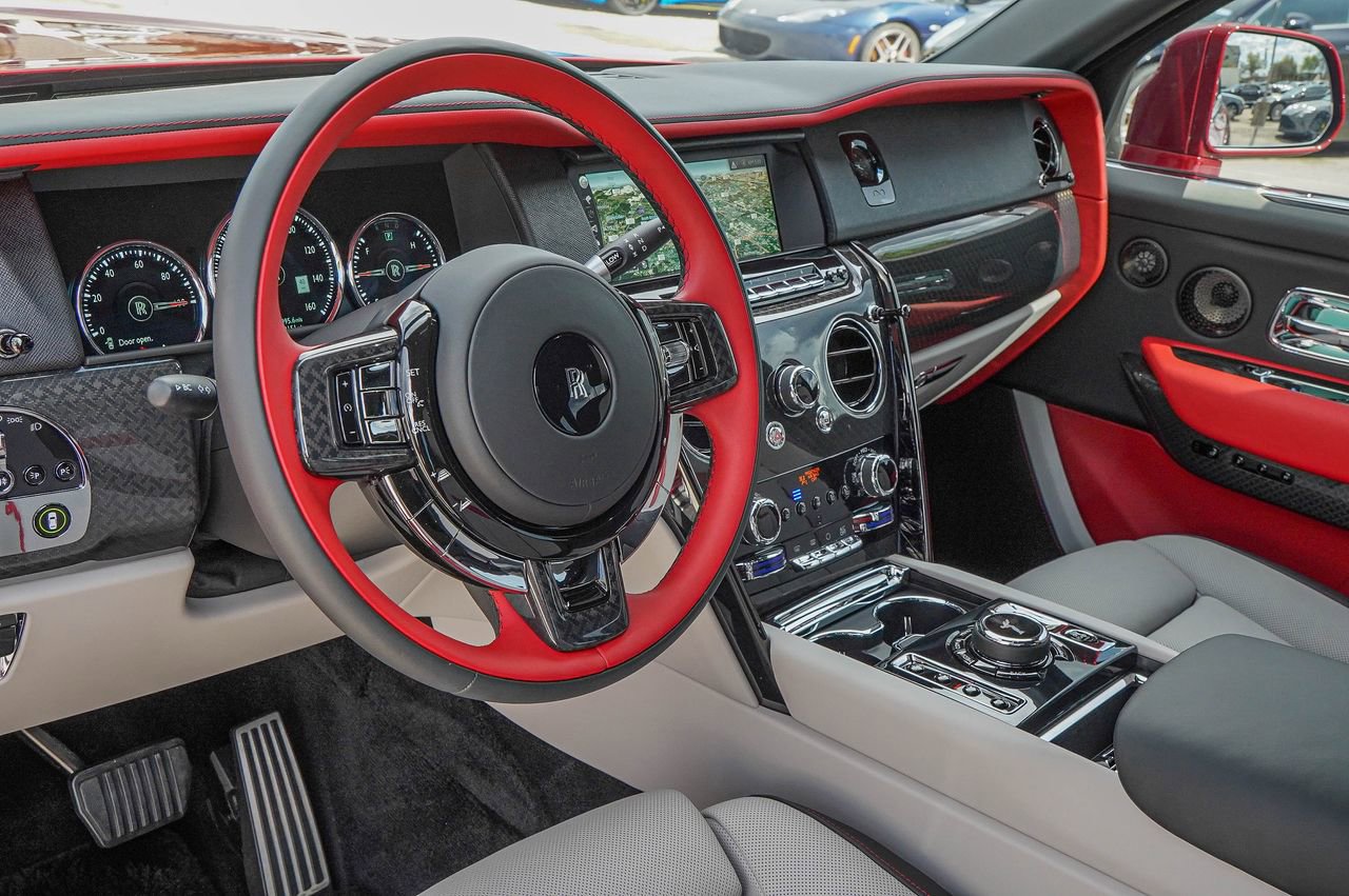 Certified 2024 Rolls-Royce Cullinan Black Badge w/ Dark Exterior Package AWD/4WD image 17