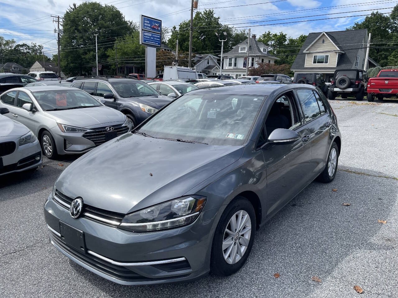 Used 2018 Volkswagen Golf S FWD image 2