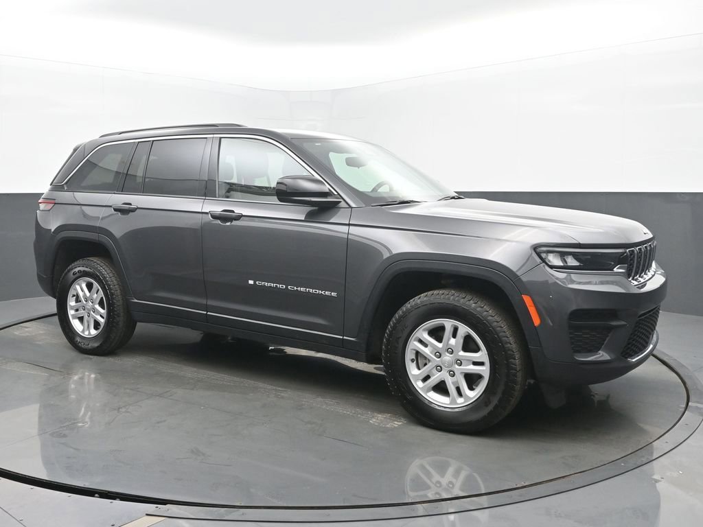 Used 2024 Jeep Grand Cherokee Laredo image 7