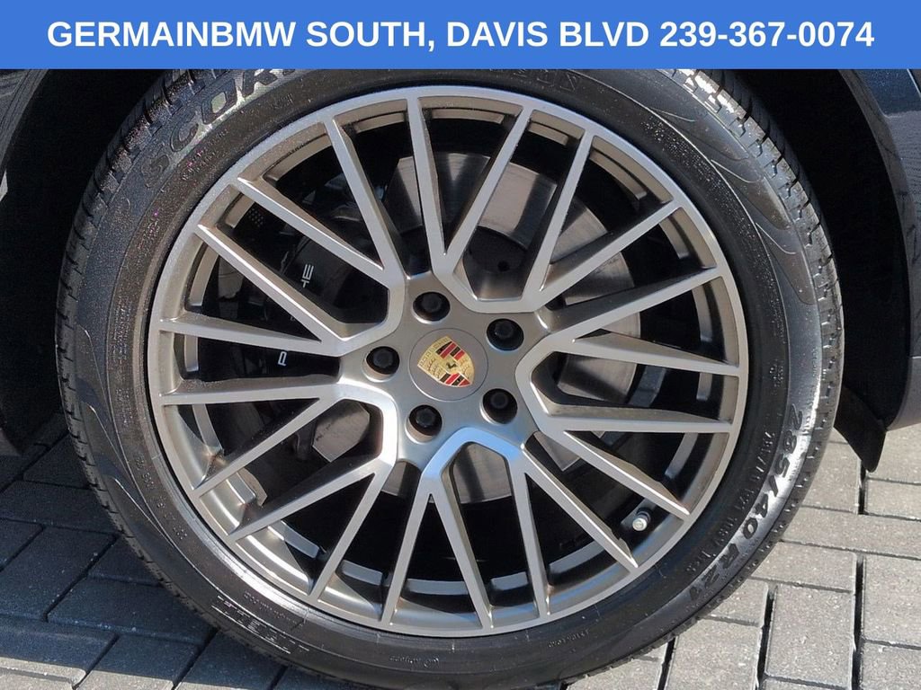 Used 2022 Porsche Cayenne S AWD/4WD image 12