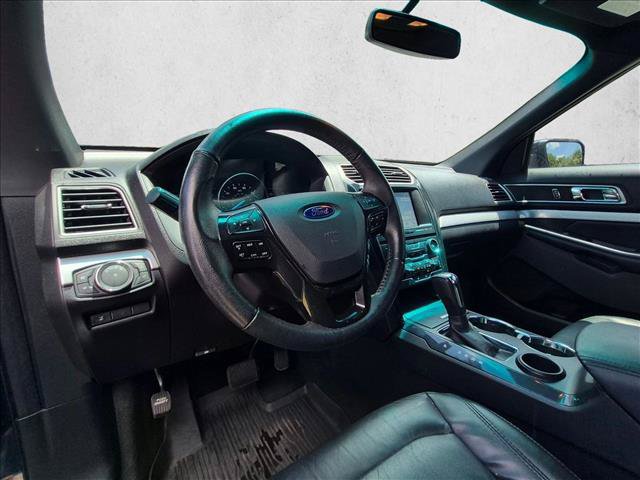 Used 2017 Ford Explorer XLT w/ Equipment Group 202A FWD image 10