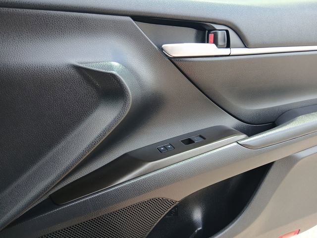 Used 2023 Toyota Camry SE image 16