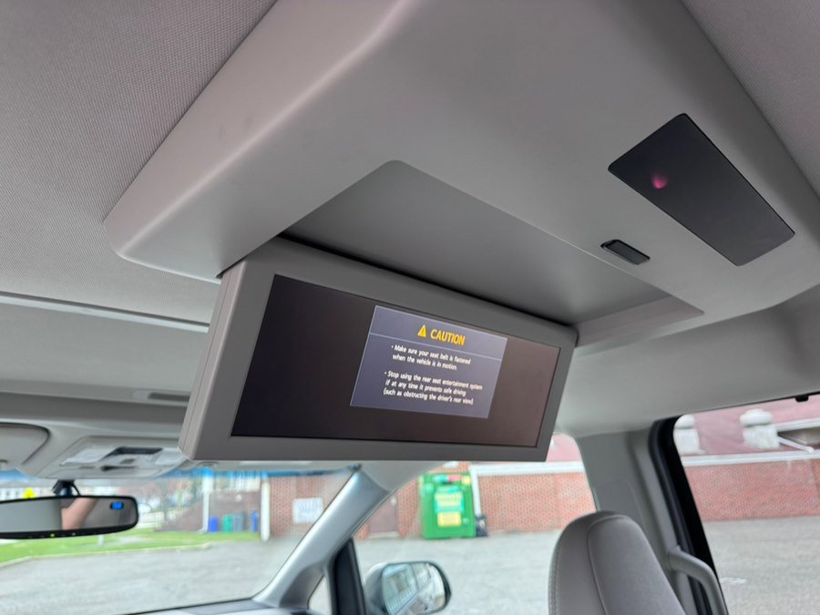Used 2017 Toyota Sienna XLE Premium image 11
