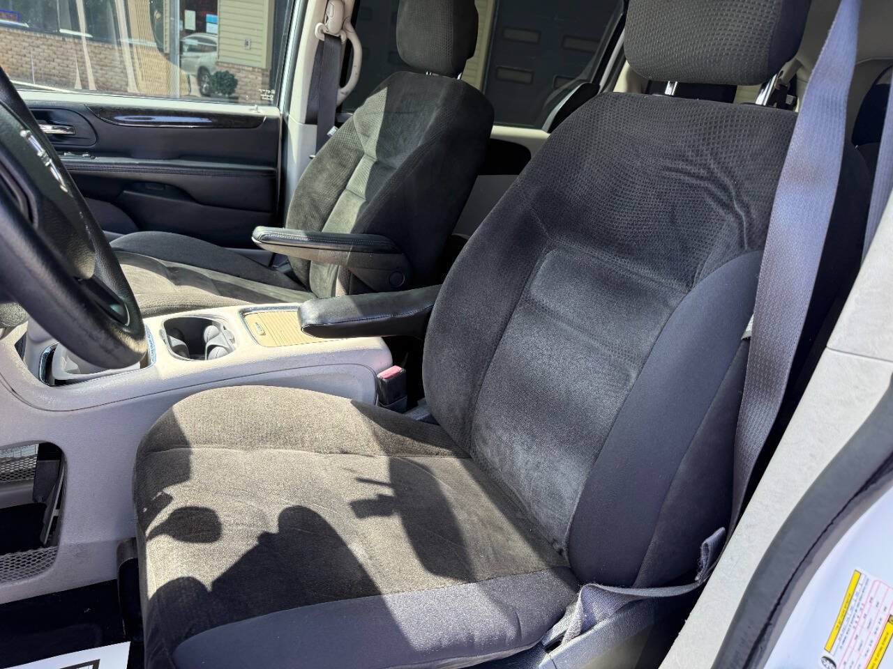 Used 2015 Dodge Grand Caravan SXT w/ Security Group FWD image 13