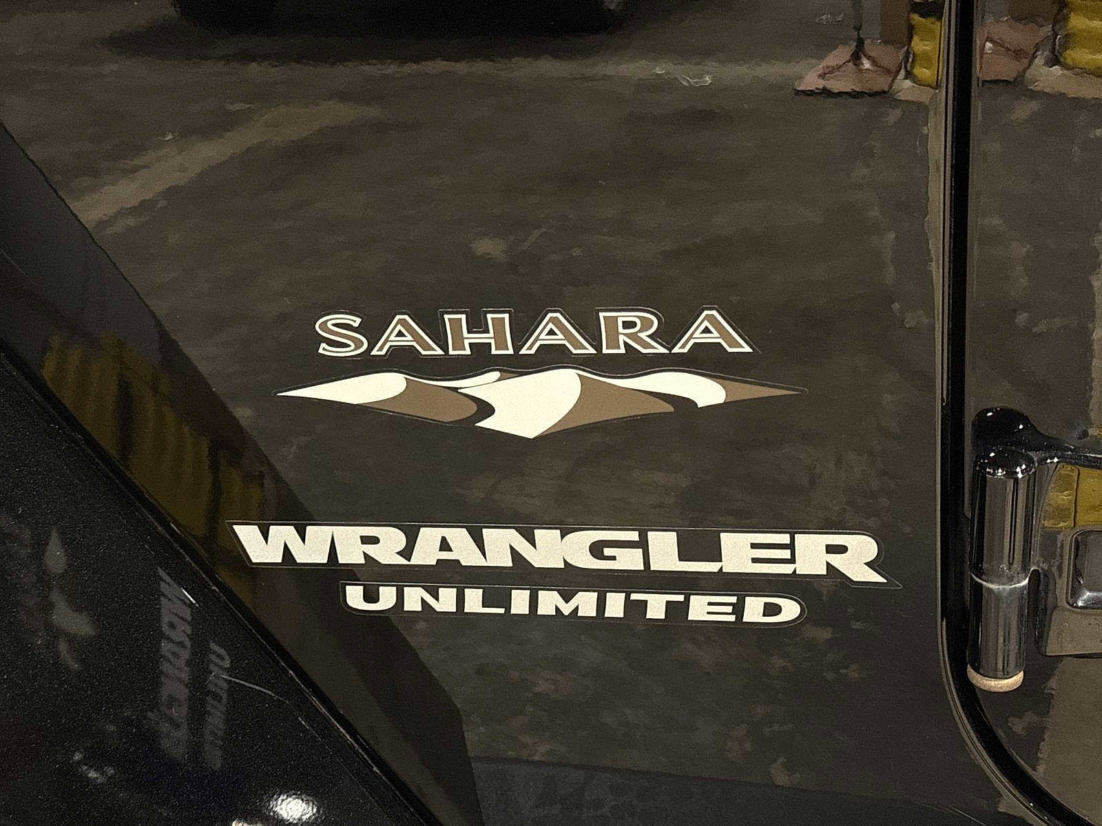 Used 2016 Jeep Wrangler Unlimited Sahara w/ Connectivity Group AWD/4WD image 23
