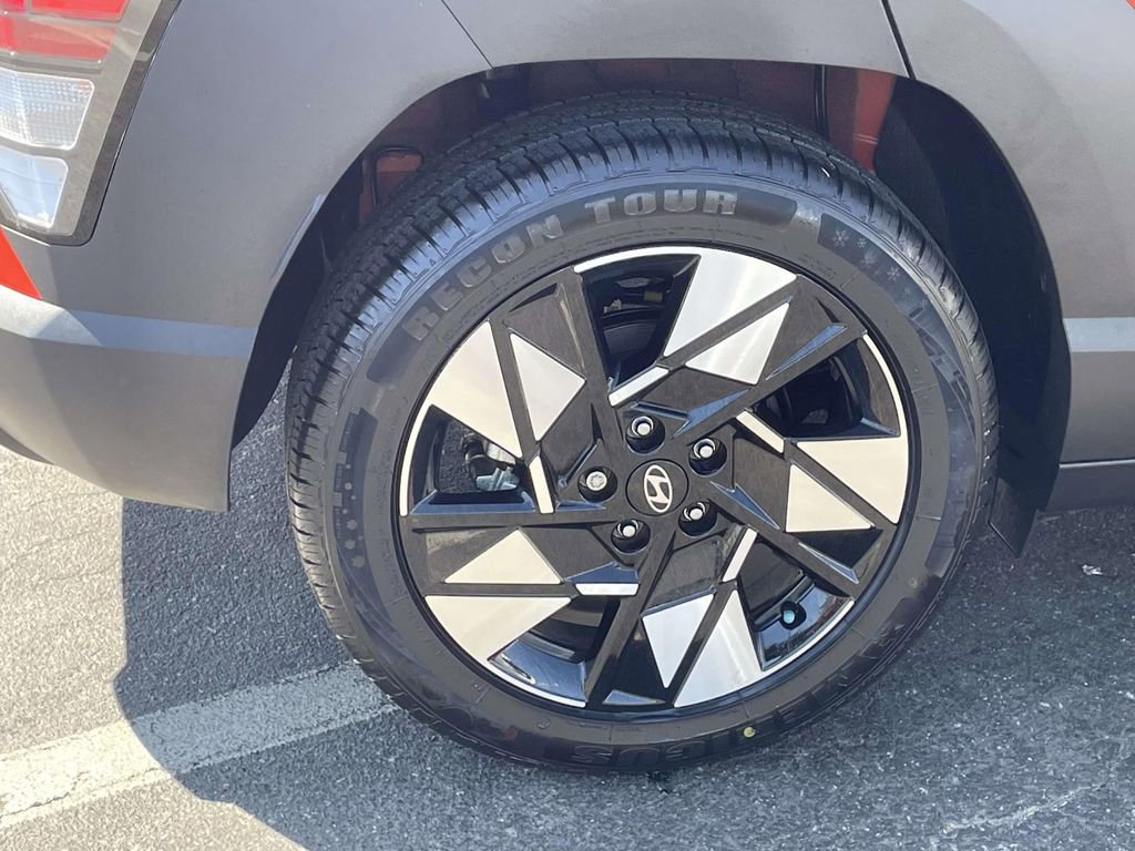 Used 2025 Hyundai Kona SEL FWD image 8