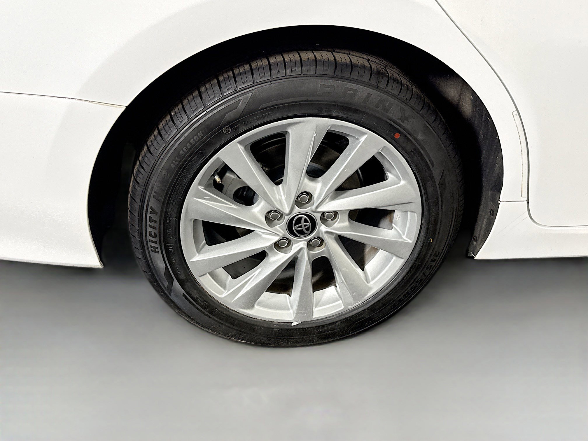 Used 2021 Toyota Camry LE image 32