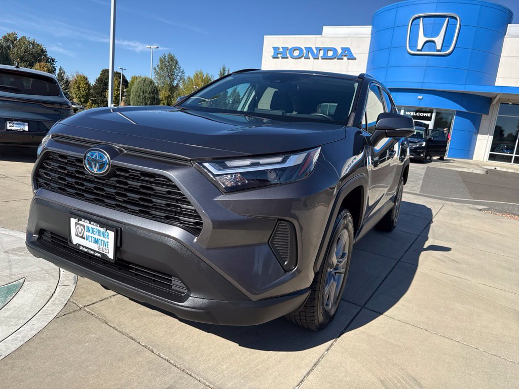 Used 2022 Toyota RAV4 XLE w/ Convenience Package AWD/4WD image 15