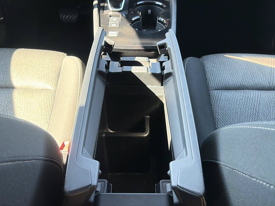 Certified 2025 Nissan Rogue SV FWD image 34