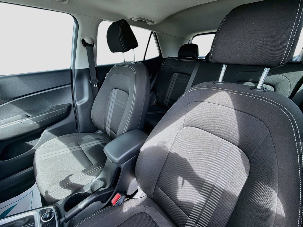 Used 2022 Hyundai Venue SEL FWD image 10
