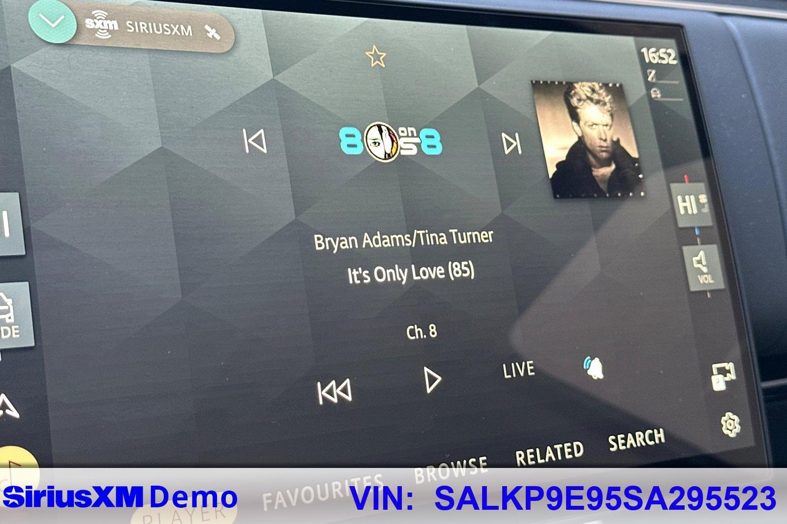 Used 2025 Land Rover Range Rover SE image 37