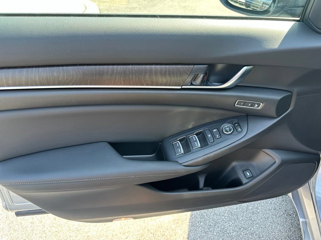 Used 2018 Honda Accord EX-L image 12