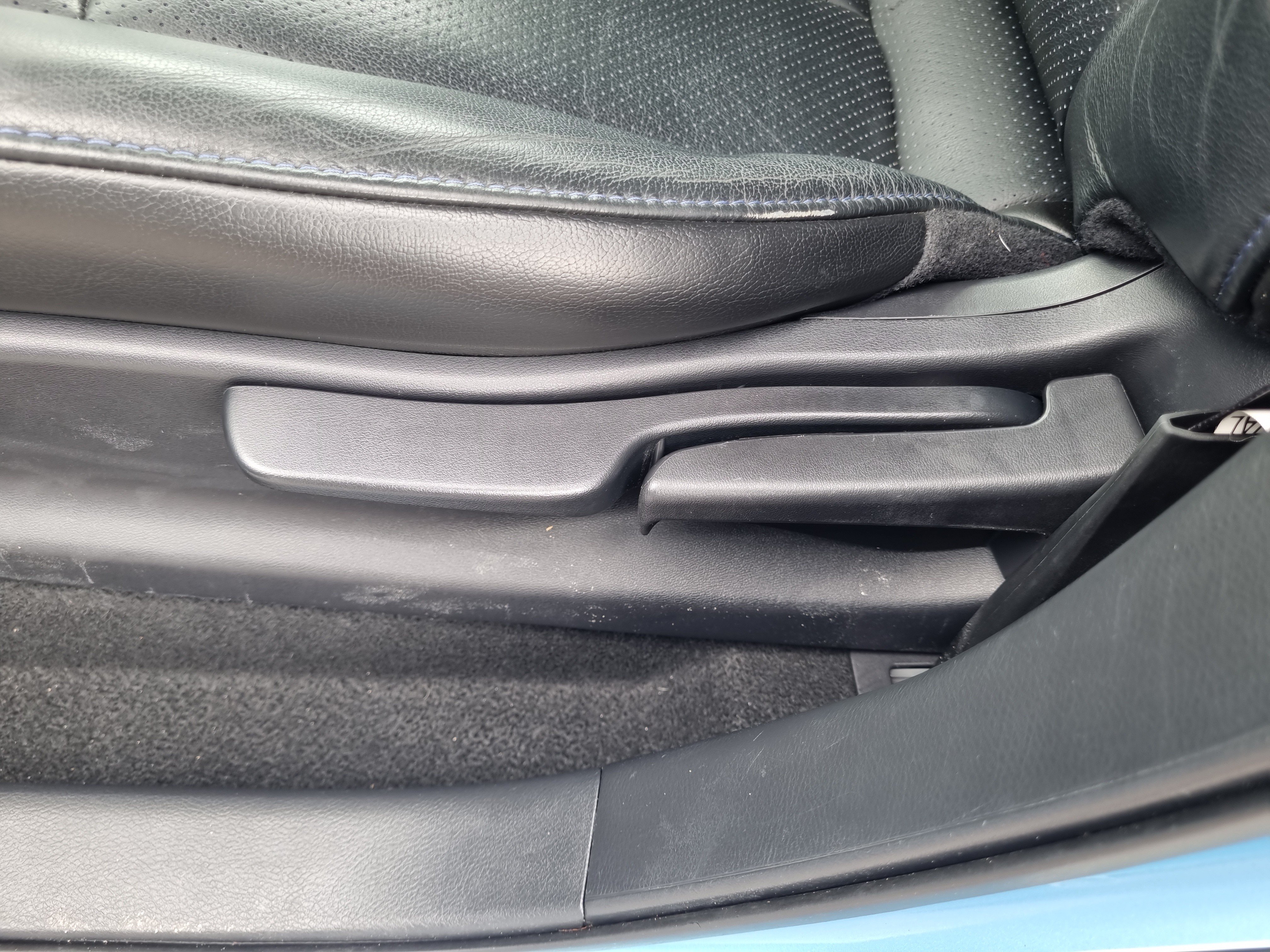 Used 2015 Nissan Leaf SL FWD image 23