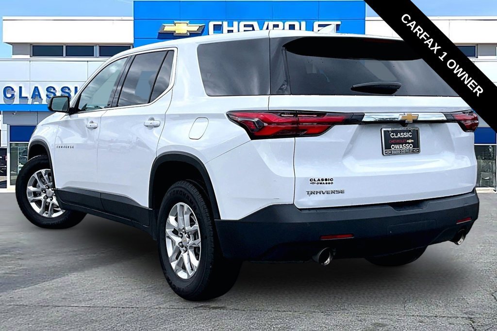 Used 2022 Chevrolet Traverse LS FWD image 3